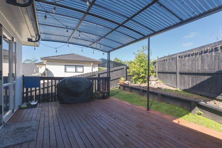 Photo of property in 39 Zefiro Drive, Massey, Auckland, 0614