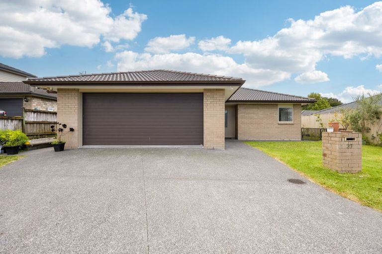 Photo of property in 37 Riverglade Parkway, Te Atatu South, Auckland, 0610