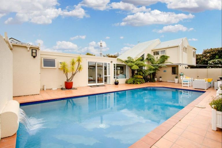 Photo of property in 3 Moana Place, Taradale, Napier, 4112