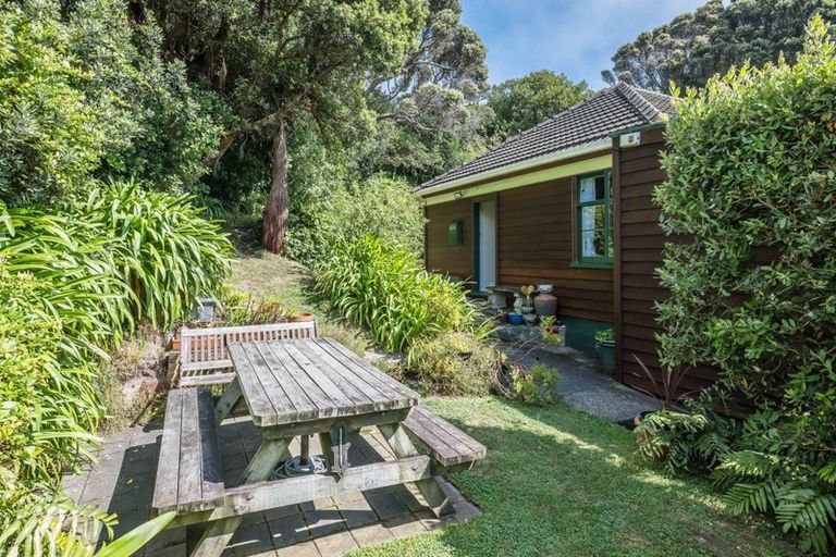 Photo of property in 42 Robertson Street, Island Bay, Wellington, 6023