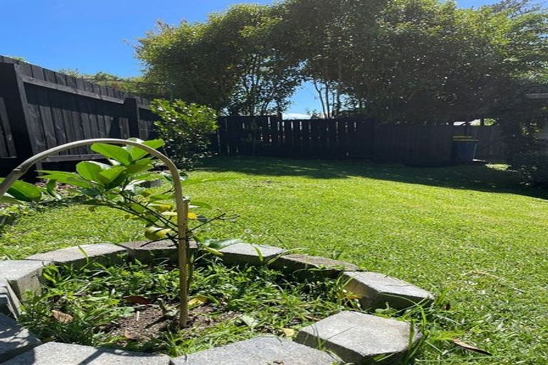 Photo of property in 6/331 Royal Road, Massey, Auckland, 0614