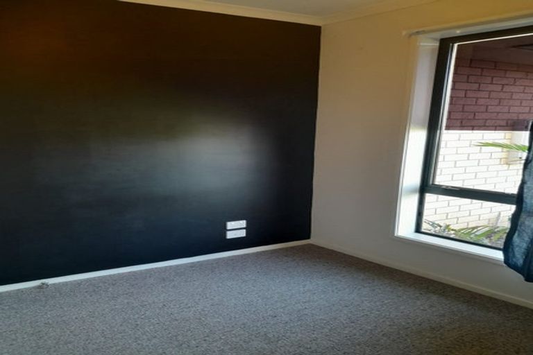 Photo of property in 13 Kamahi Place, One Tree Point, 0118