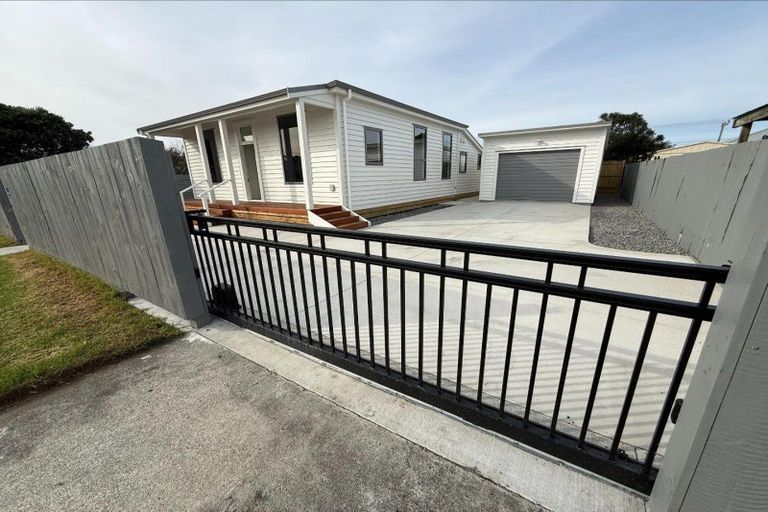 Photo of property in 87 Hinau Street, Castlecliff, Wanganui, 4501