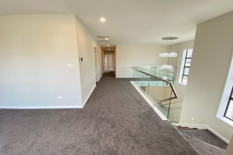 Photo of property in 42 Mcwhirters Farm Lane, Massey, Auckland, 0614