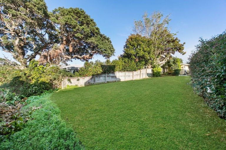 Photo of property in 2/79 Sylvan Avenue, Northcote, Auckland, 0627