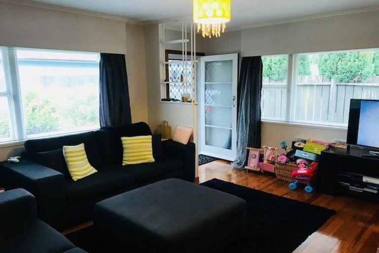 Photo of property in 1/109 Shakespeare Road, Milford, Auckland, 0620