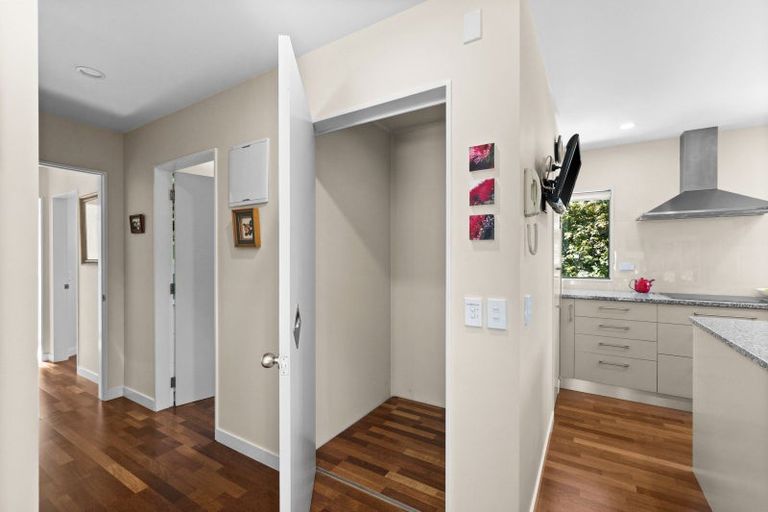 Photo of property in 12 Laing Cove, Havelock North, 4130