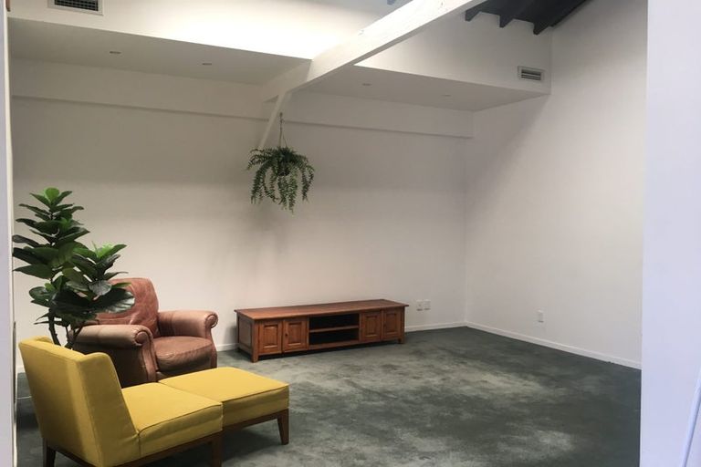 Photo of property in 2/2 King Street, Mount Cook, Wellington, 6021