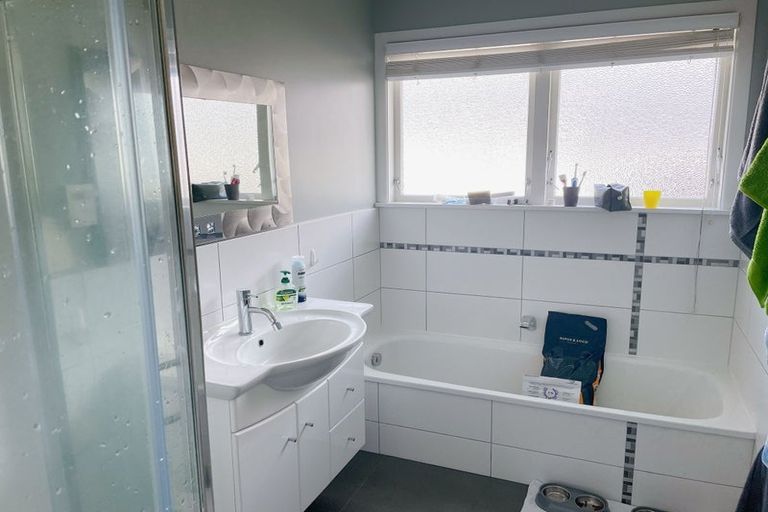 Photo of property in 39 Megan Avenue, Pakuranga Heights, Auckland, 2010