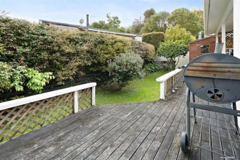 Photo of property in 1/33a Pickwick Parade, Mellons Bay, Auckland, 2014