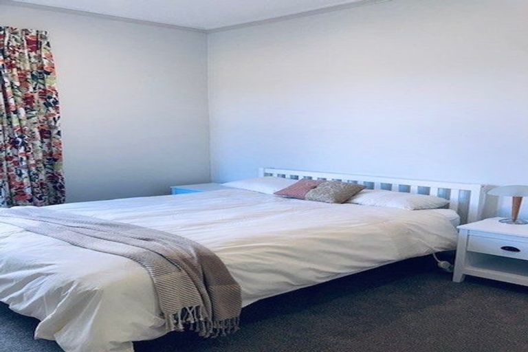 Photo of property in 1 Renown Road, Raumati South, Paraparaumu, 5032