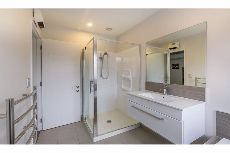 Photo of property in 18 Mcdermott Place, Halswell, Christchurch, 8025