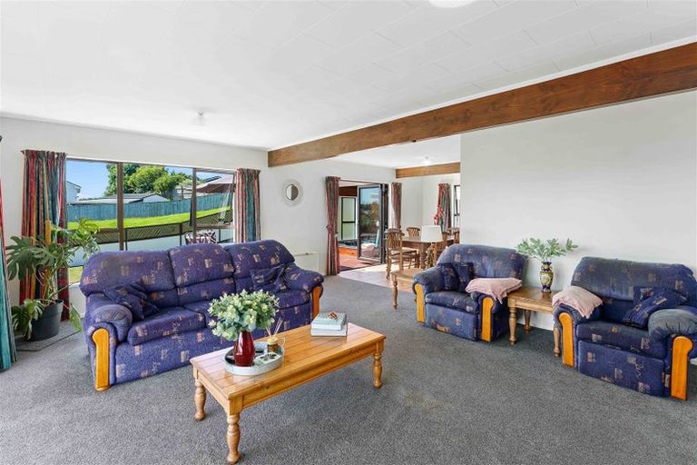 Photo of property in 77 Aorangi Road, Paraparaumu, 5032