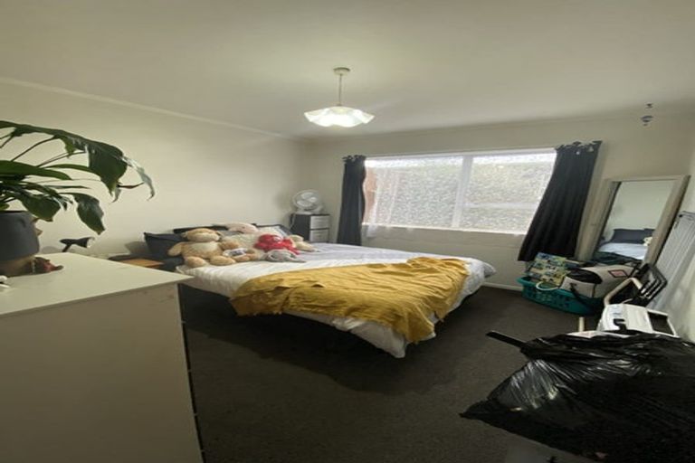 Photo of property in 18a Chetwode Grove, Newlands, Wellington, 6037