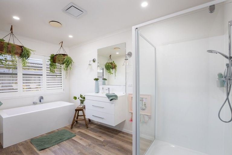 Photo of property in 4 Okoare Lane, Ferndale, New Plymouth, 4310