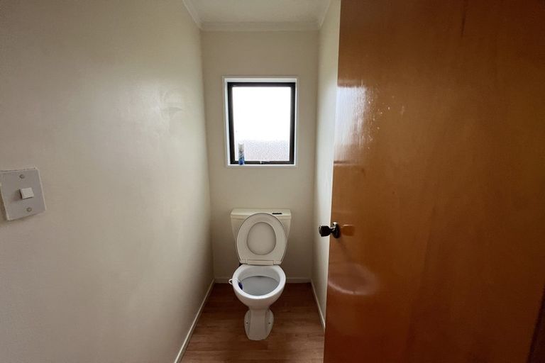 Photo of property in 50 Aviemore Drive, Highland Park, Auckland, 2010