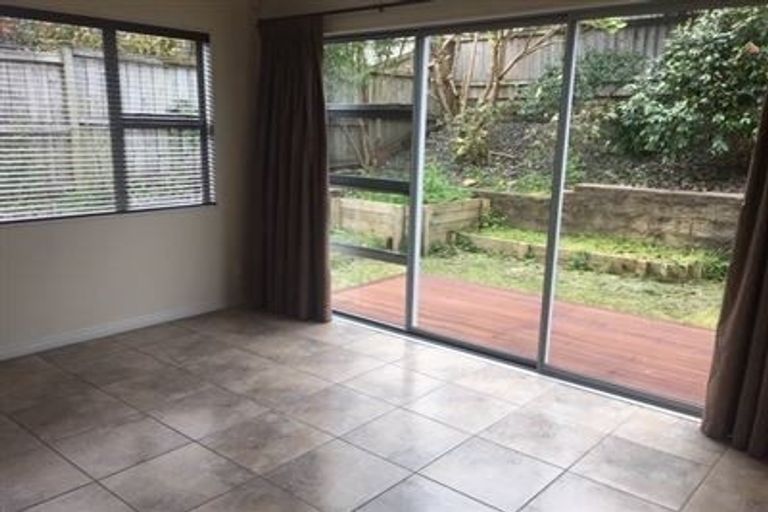 Photo of property in 17 Harrowglen Drive, Northcross, Auckland, 0632