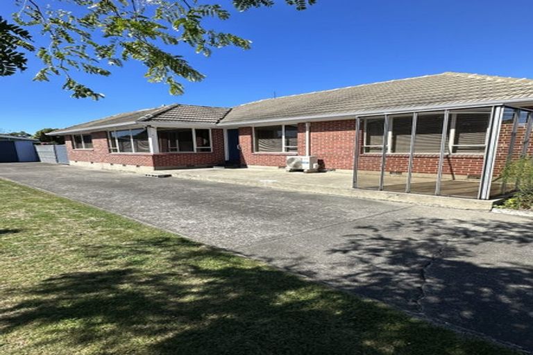Photo of property in 11 Lyndhurst Crescent, Aranui, Christchurch, 8061