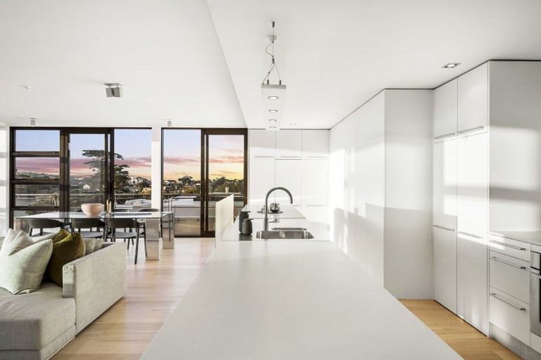 Photo of property in 10/258 Hurstmere Road, Takapuna, Auckland, 0622