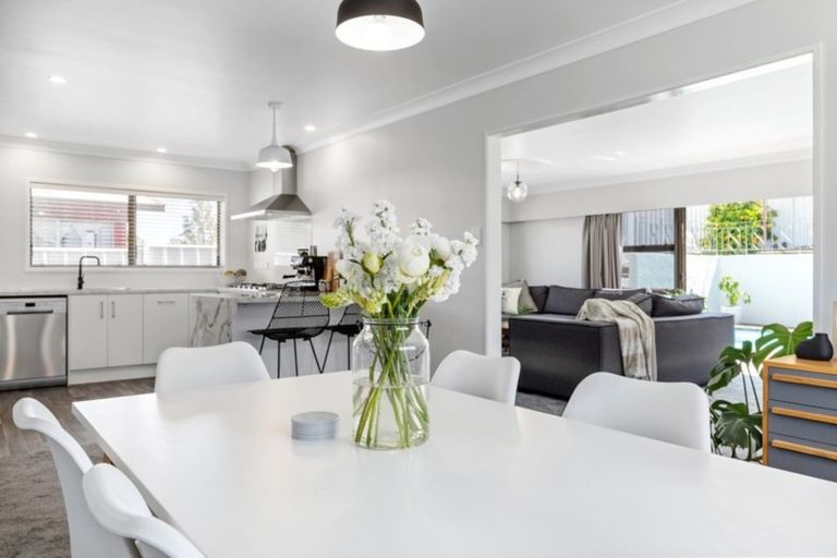 Photo of property in 24 Lachlan Drive, Dinsdale, Hamilton, 3204