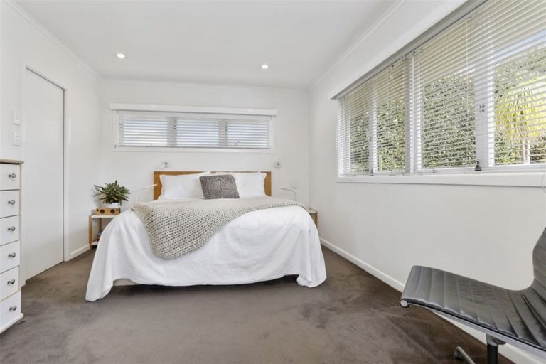 Photo of property in 26 Peter Terrace, Castor Bay, Auckland, 0620