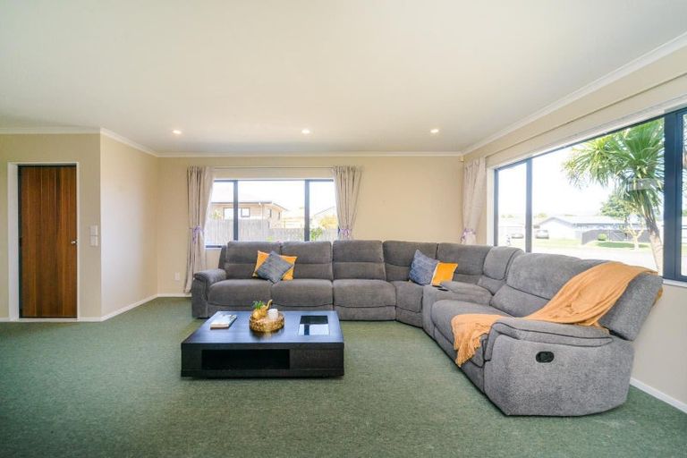 Photo of property in 37 Dahlstrom Grove, Kelvin Grove, Palmerston North, 4414
