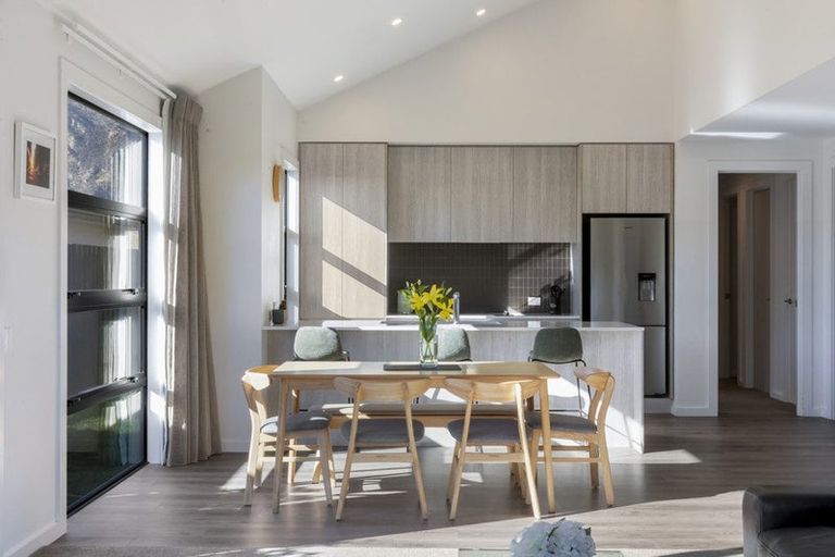 Photo of property in 33 Alps View Place, Lake Hayes, Queenstown, 9304