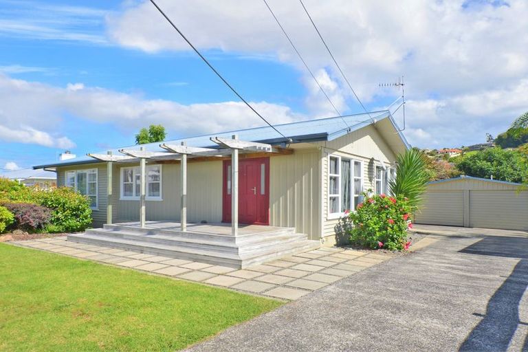 Photo of property in 16 Carr Street, Te Kamo, Whangarei, 0112
