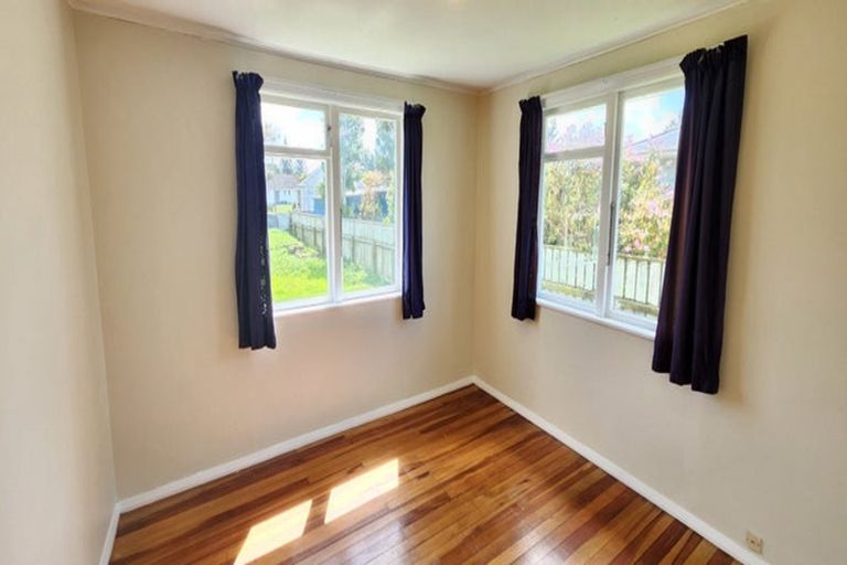 Photo of property in 6 Mcguire Street, Hawera, 4610