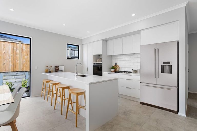 Photo of property in 21 Cambie Avenue, Red Beach, 0932