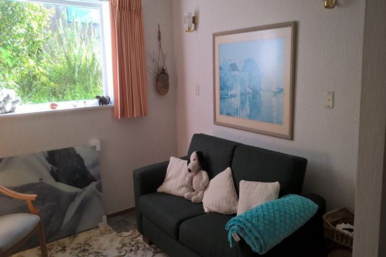 Photo of property in 49 Roberts Road, Matakatia, Whangaparaoa, 0930