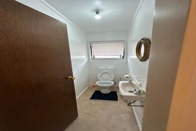 Photo of property in 2/346 Main Road, Tawa, Wellington, 5028