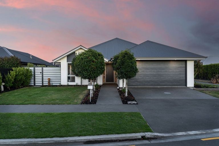 Photo of property in 11 Whitau Place, Marshland, Christchurch, 8083