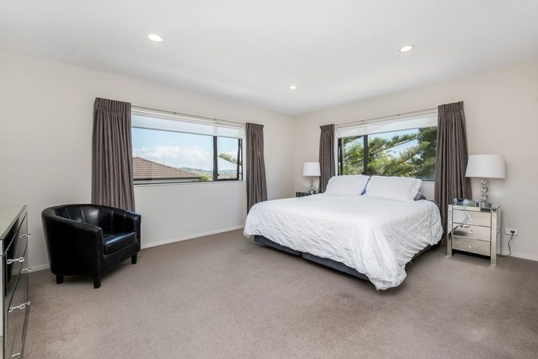 Photo of property in 23c Lexington Drive, Botany Downs, Auckland, 2010