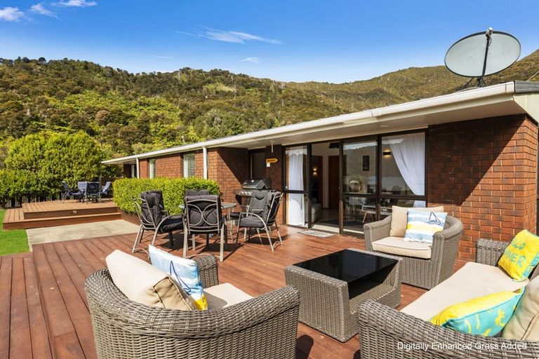 Photo of property in 1992 Queen Charlotte Drive, Momorangi Bay, Picton, 7281