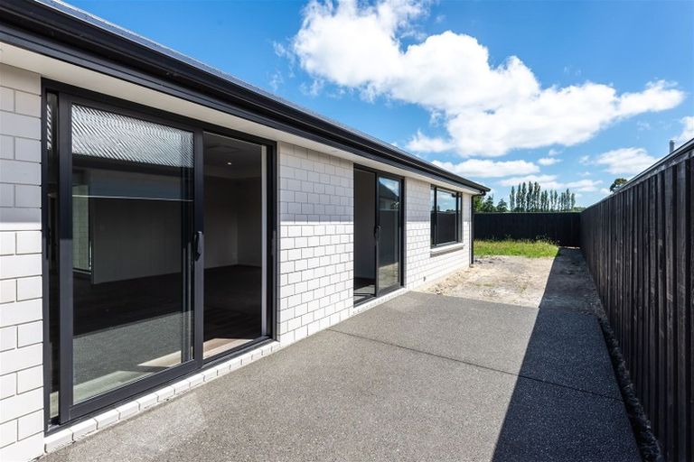 Photo of property in 8 Angus Place, Rangiora, 7400