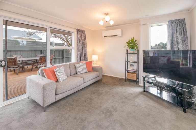 Photo of property in 127 Northcote Road, Northcote, Christchurch, 8052