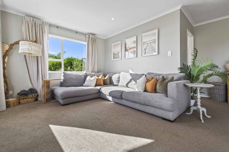 Photo of property in 1297b Whangaparaoa Road, Army Bay, Whangaparaoa, 0930