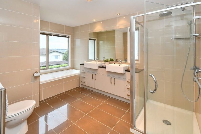 Photo of property in 36 Leburn Crescent, Flat Bush, Auckland, 2016