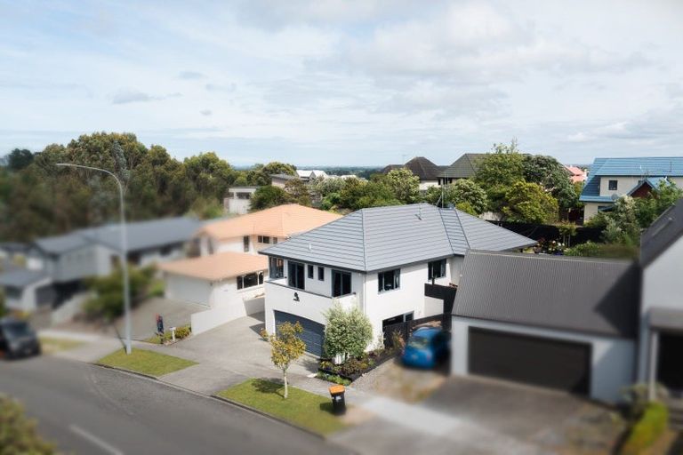 Photo of property in 11 Ruapehu Drive, Fitzherbert, Palmerston North, 4410