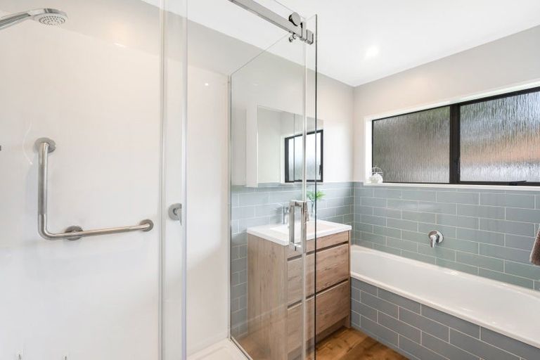 Photo of property in 2/29 Rapallo Place, Farm Cove, Auckland, 2012