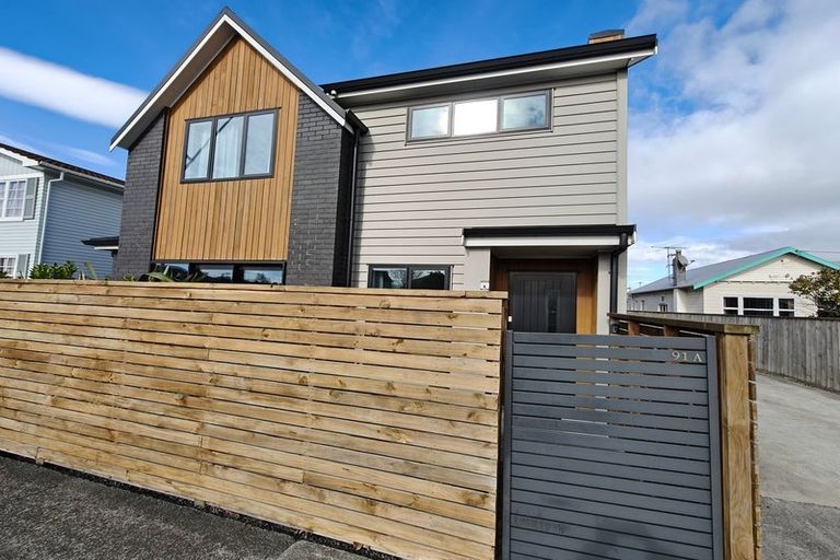 Photo of property in 91a Whites Line East, Waiwhetu, Lower Hutt, 5010