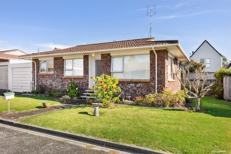 Photo of property in 2/81 Shakespeare Road, Milford, Auckland, 0620