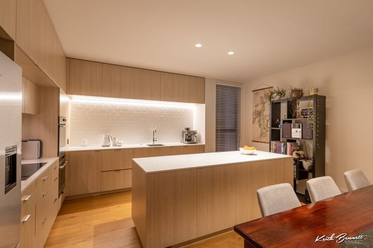 Photo of property in 5 Jean Caldwell Way, Island Bay, Wellington, 6023