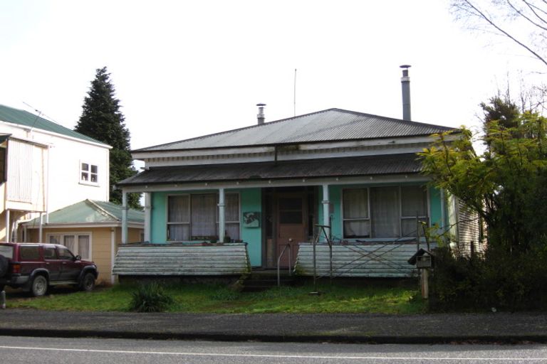 Photo of property in 24 Broadway, Reefton, 7830