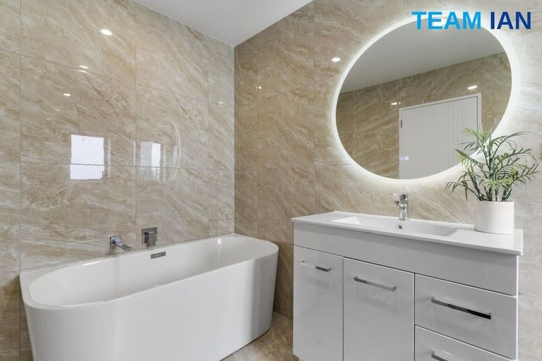 Photo of property in 1/68 Smythe Road, Henderson, Auckland, 0612