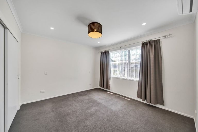 Photo of property in 13 Ambury Place, Merrilands, New Plymouth, 4312
