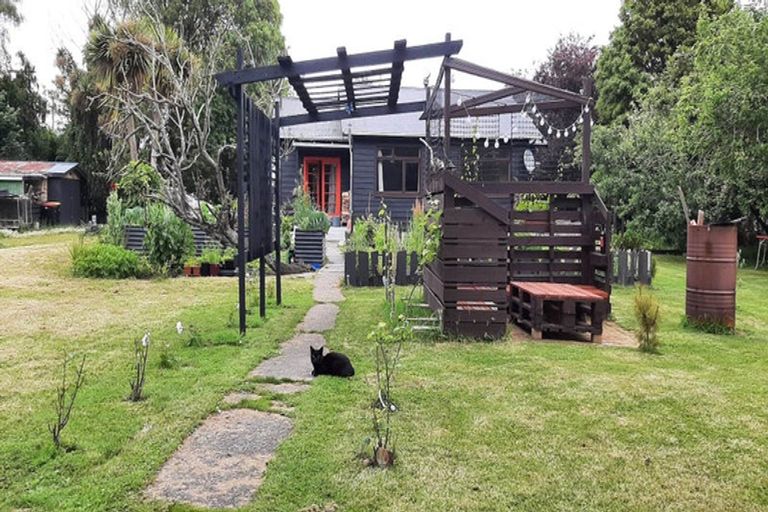 Photo of property in 18 Half Mile Road, Tuatapere, 9620