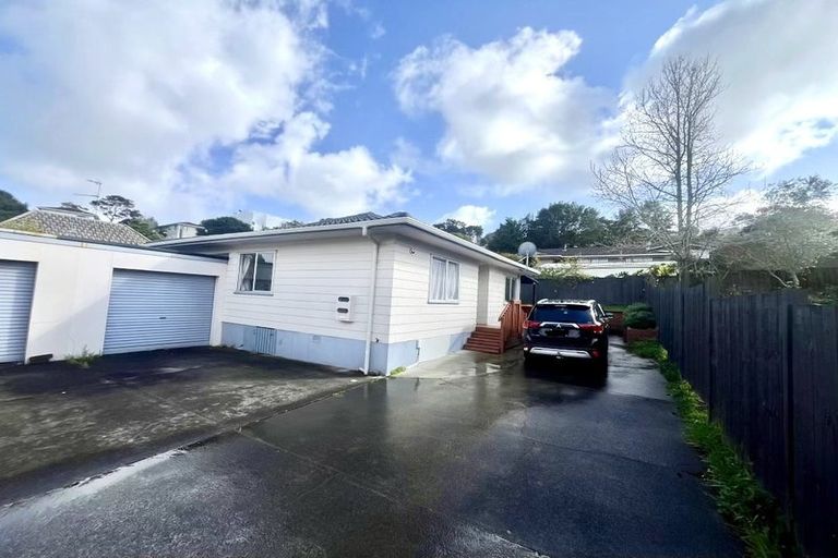 Photo of property in 2/17 Lambrown Drive, Totara Vale, Auckland, 0629