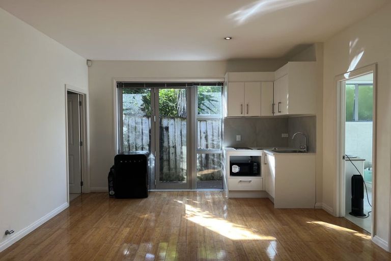 Photo of property in 19 East Coast Road, Milford, Auckland, 0620